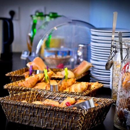 Hotel Le Comty Feurs 외부 사진