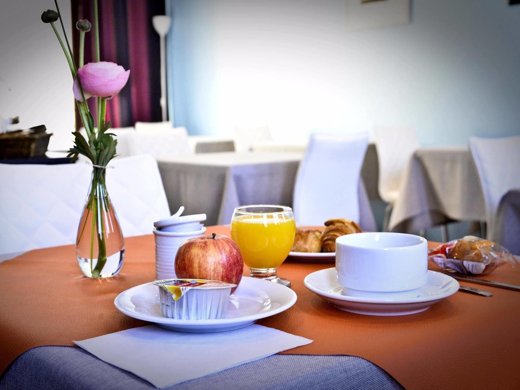 Hotel Le Comty Feurs 외부 사진