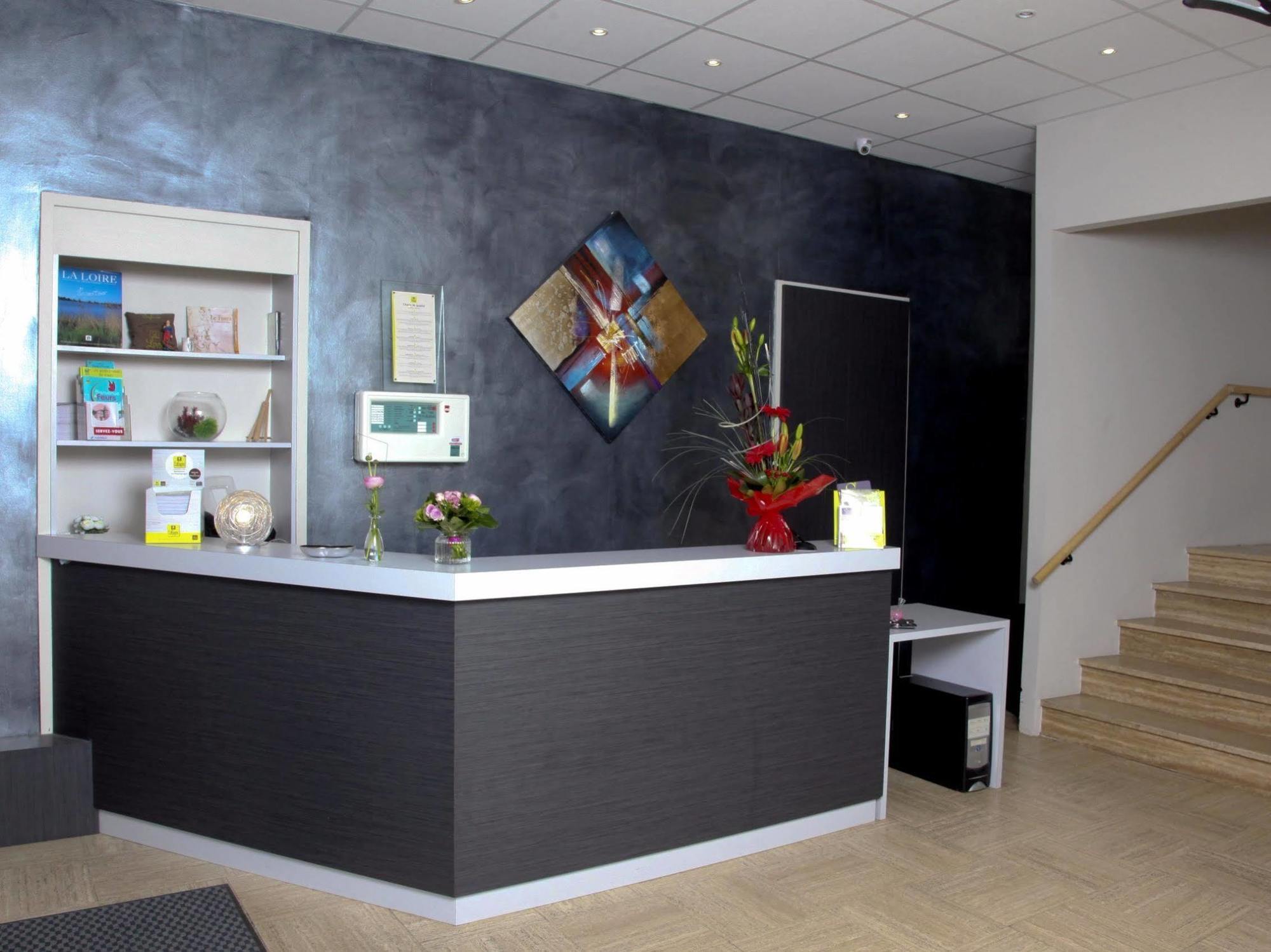 Hotel Le Comty Feurs 외부 사진